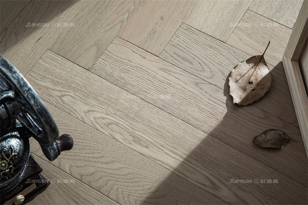 刚铺装完的地板怎么清洁？这3点一定要注意